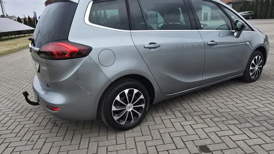 OPEL Zafira -