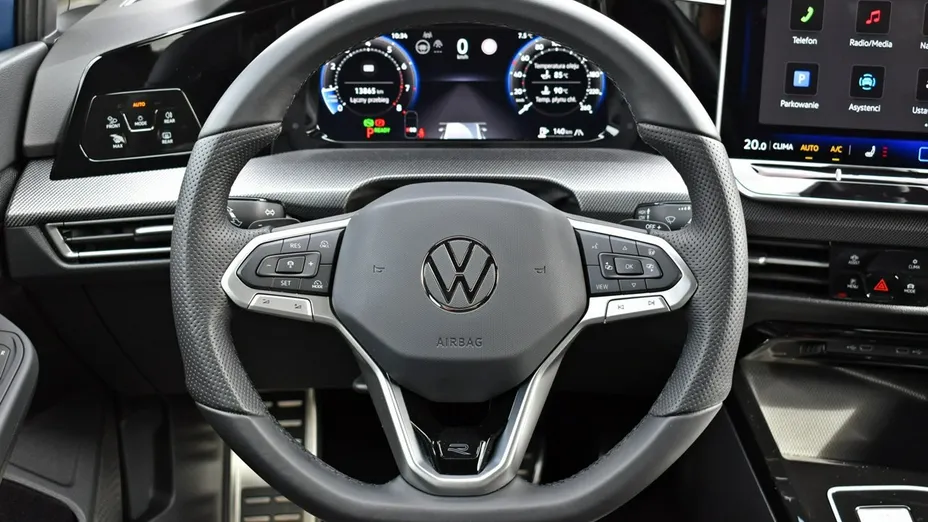 VOLKSWAGEN Golf -