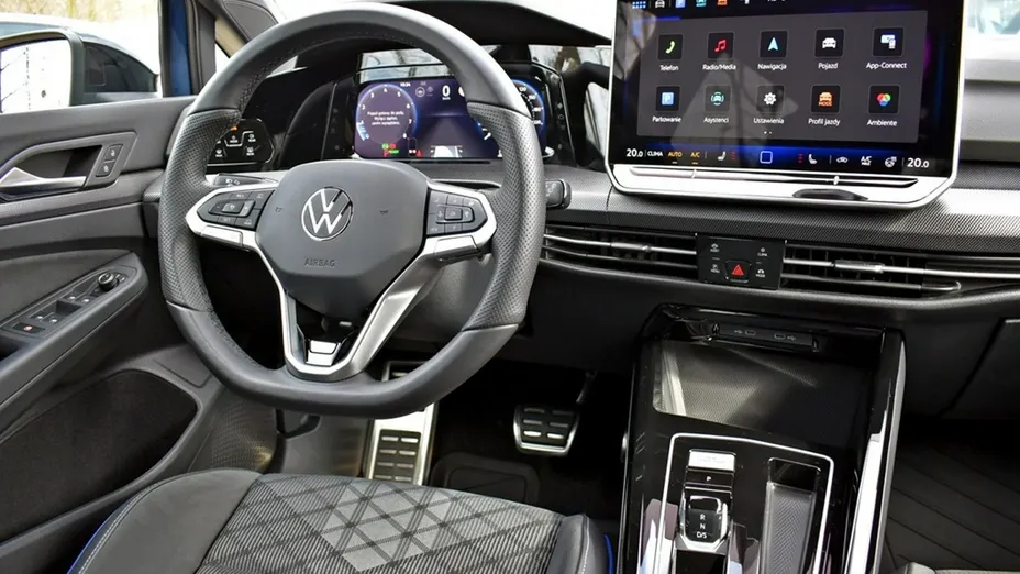VOLKSWAGEN Golf -