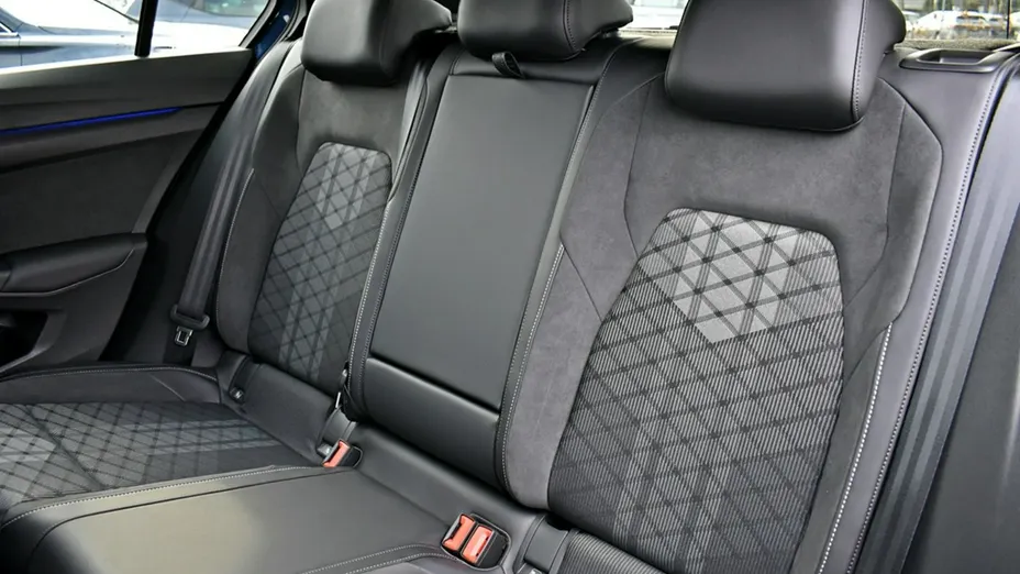 VOLKSWAGEN Golf -