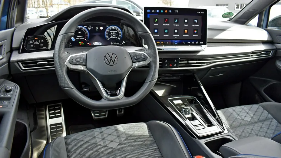 VOLKSWAGEN Golf -