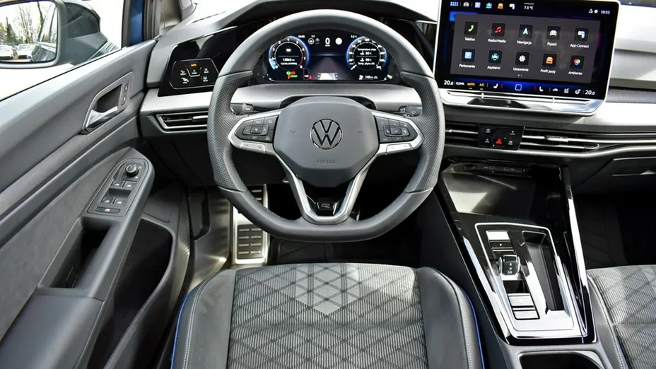 VOLKSWAGEN Golf -