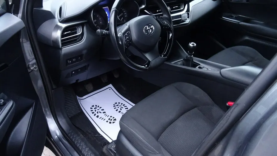 TOYOTA C-HR -