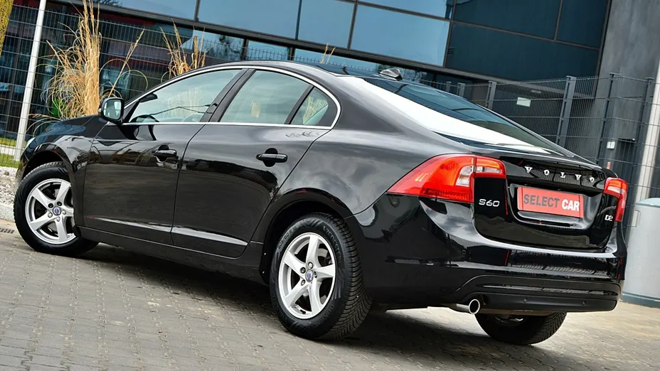 VOLVO S60 -