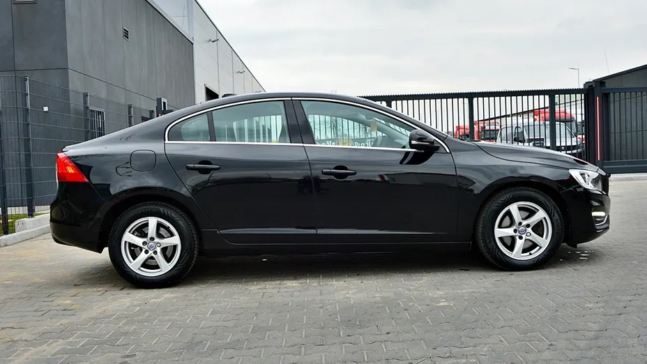 VOLVO S60 -