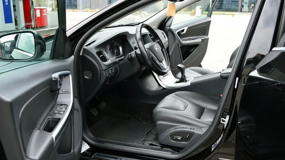 VOLVO S60 -