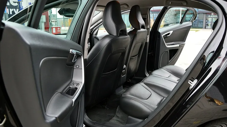 VOLVO S60 -