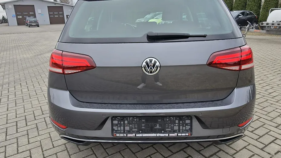 VOLKSWAGEN Golf -