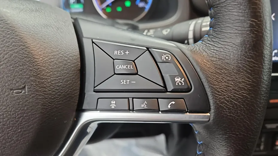 NISSAN Leaf -