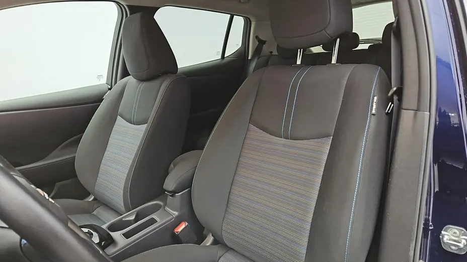 NISSAN Leaf -