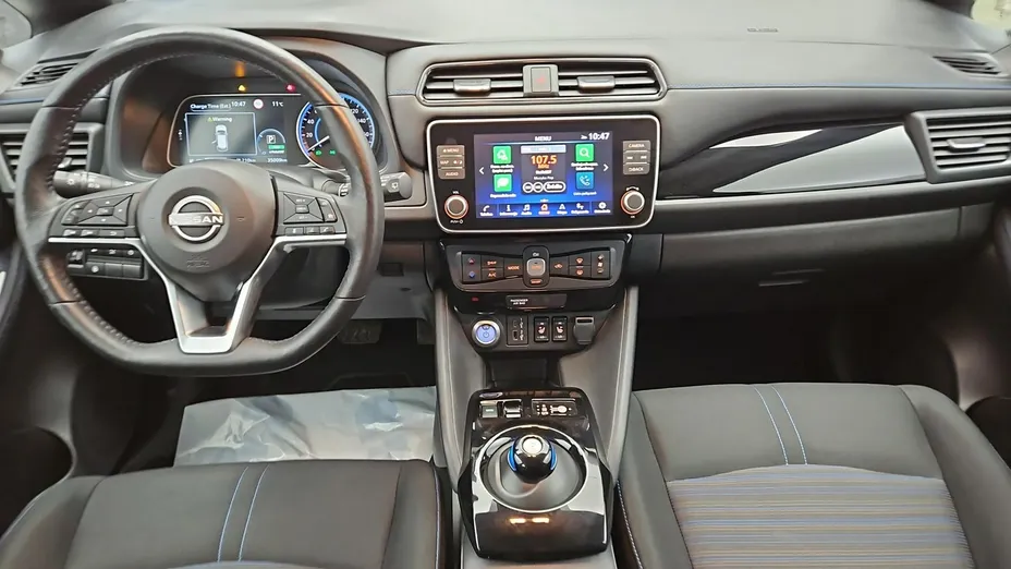 NISSAN Leaf -