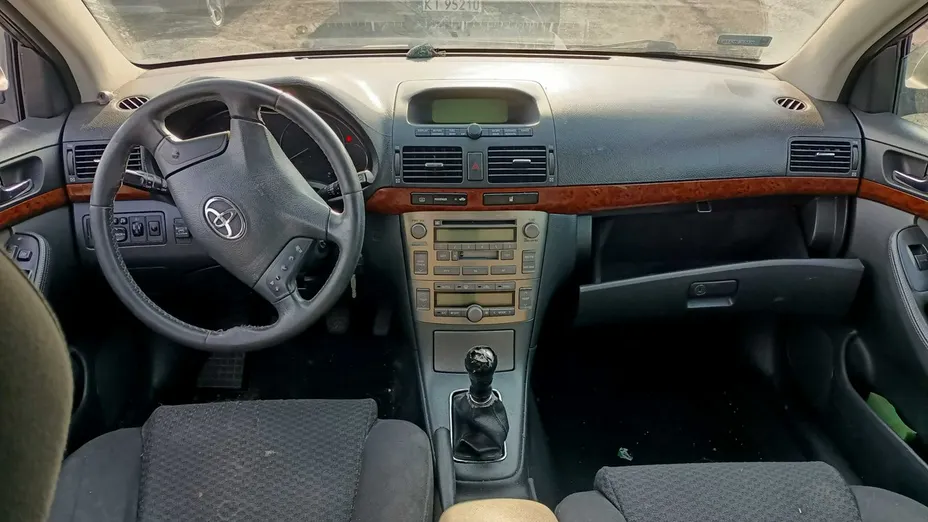 TOYOTA Avensis -