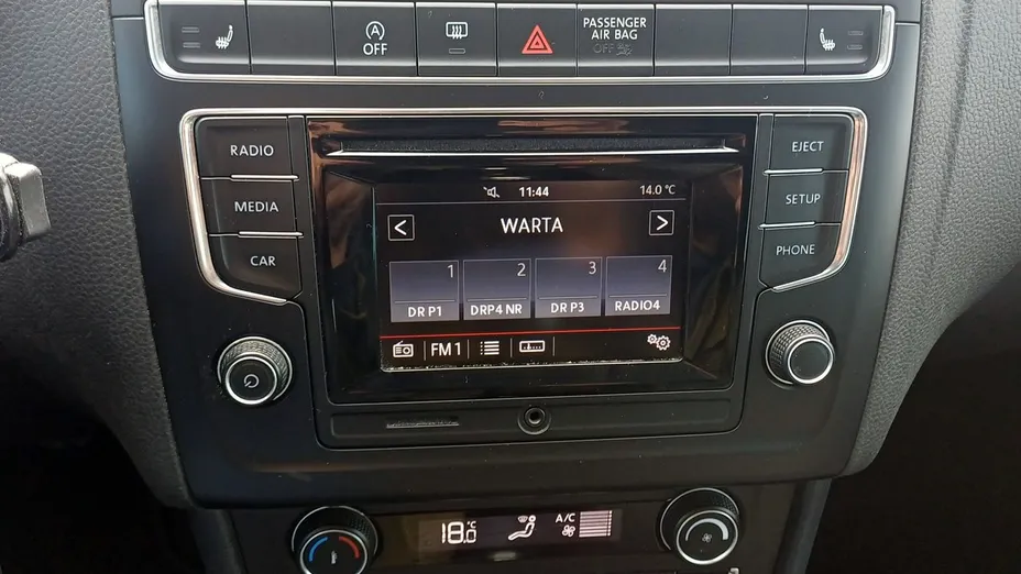 VOLKSWAGEN Polo -