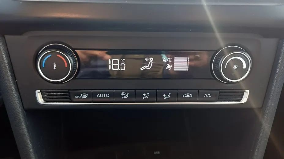 VOLKSWAGEN Polo -