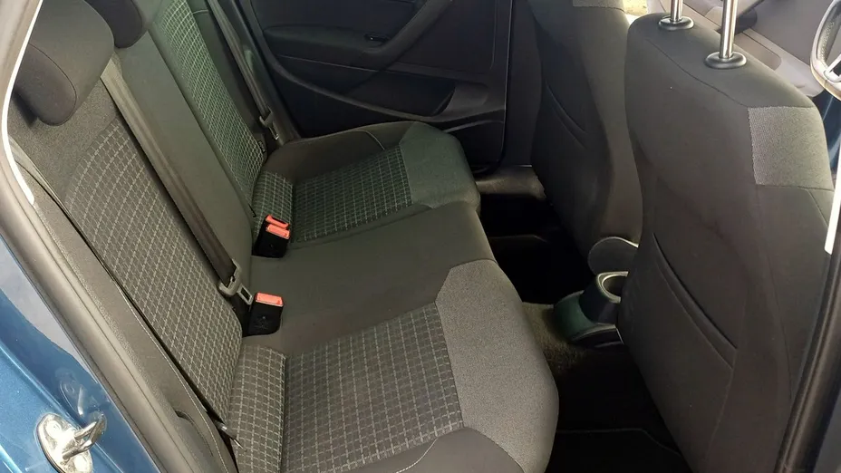 VOLKSWAGEN Polo -