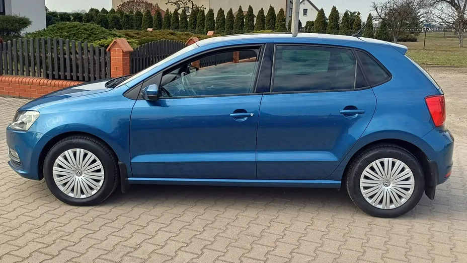 VOLKSWAGEN Polo -