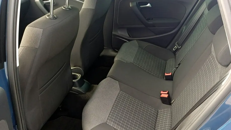 VOLKSWAGEN Polo -