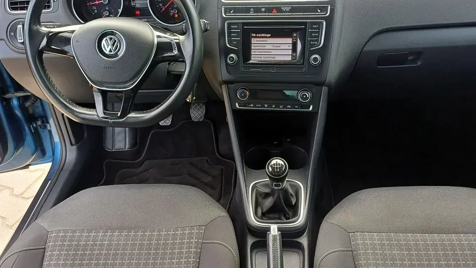 VOLKSWAGEN Polo -