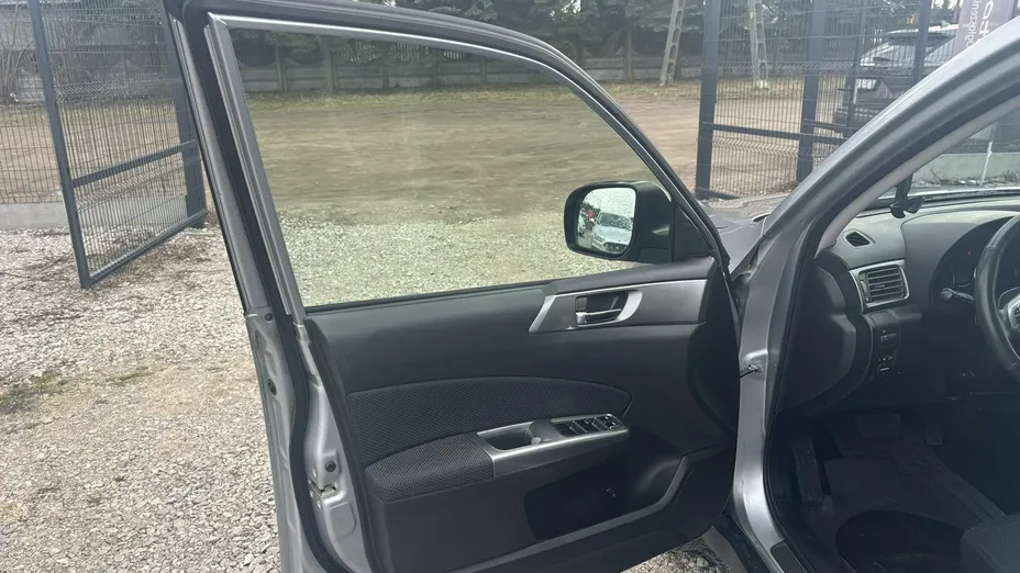 SUBARU Forester -