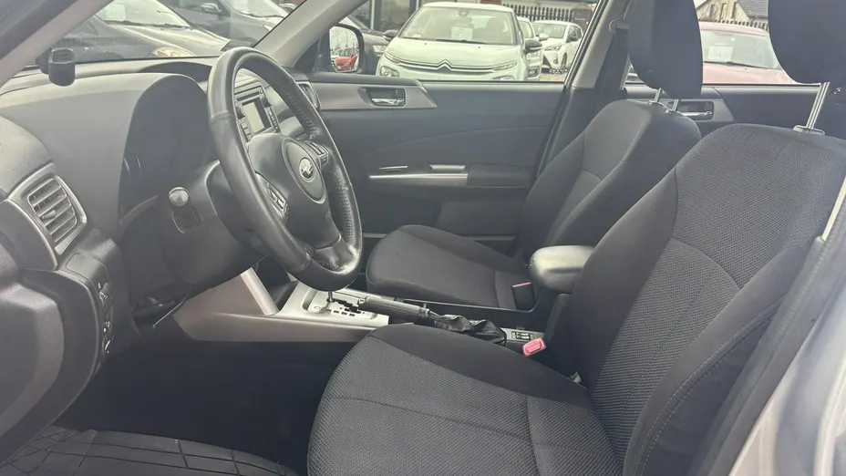 SUBARU Forester -