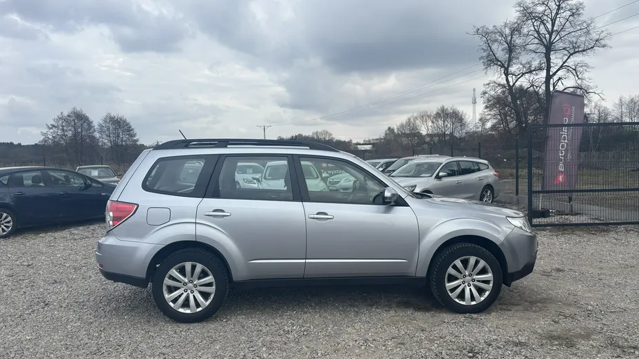 SUBARU Forester -