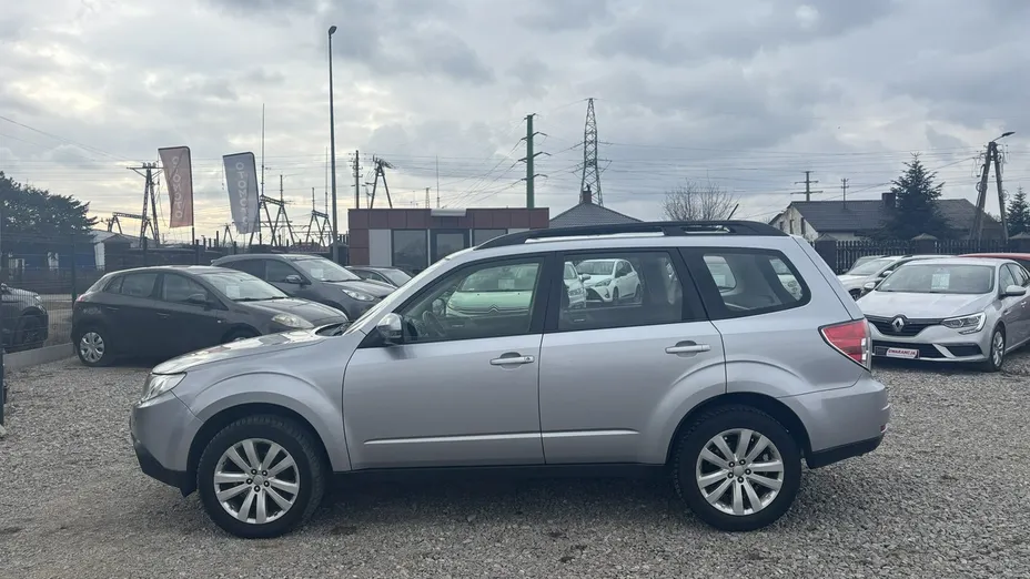 SUBARU Forester -