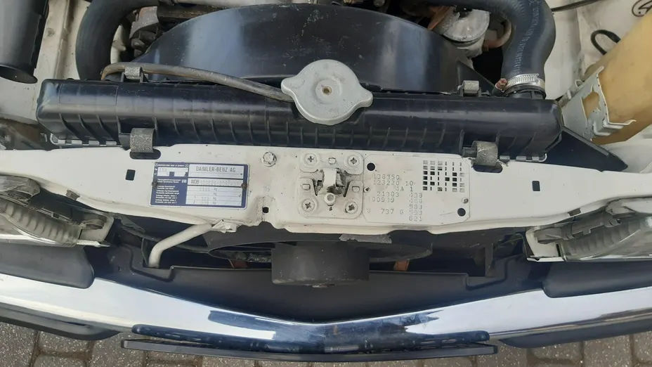 MERCEDES-BENZ 123 -