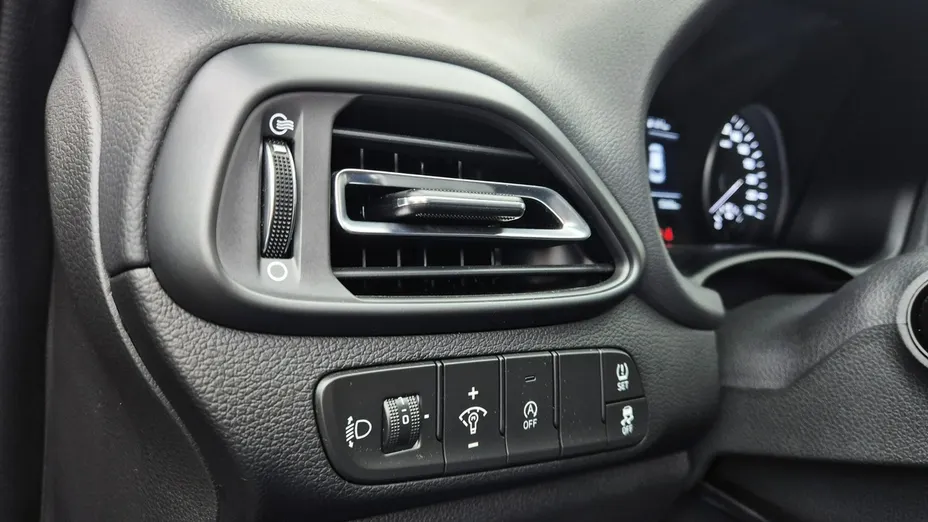 HYUNDAI i30 -