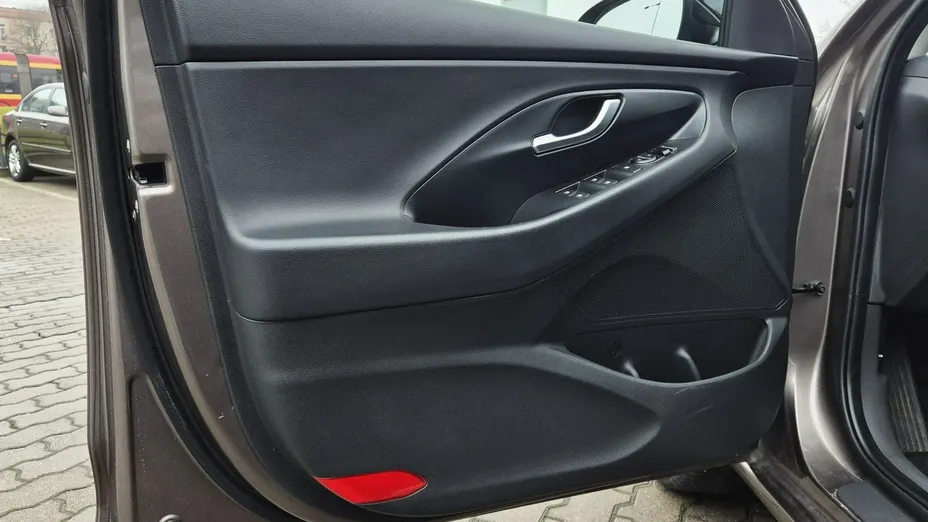 HYUNDAI i30 -
