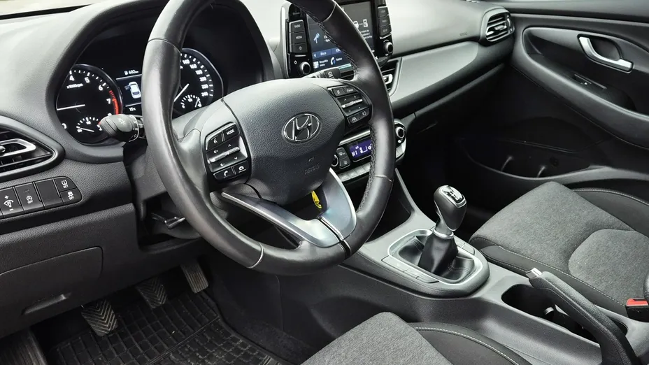 HYUNDAI i30 -