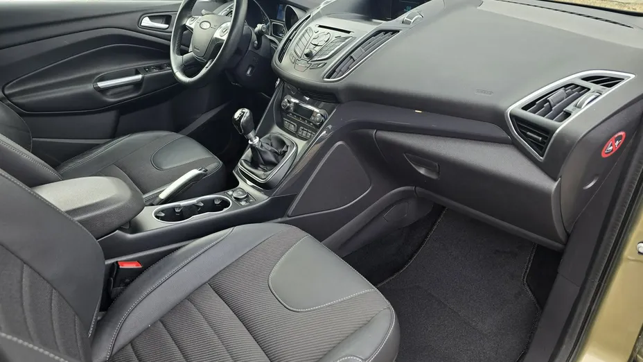 FORD Kuga -