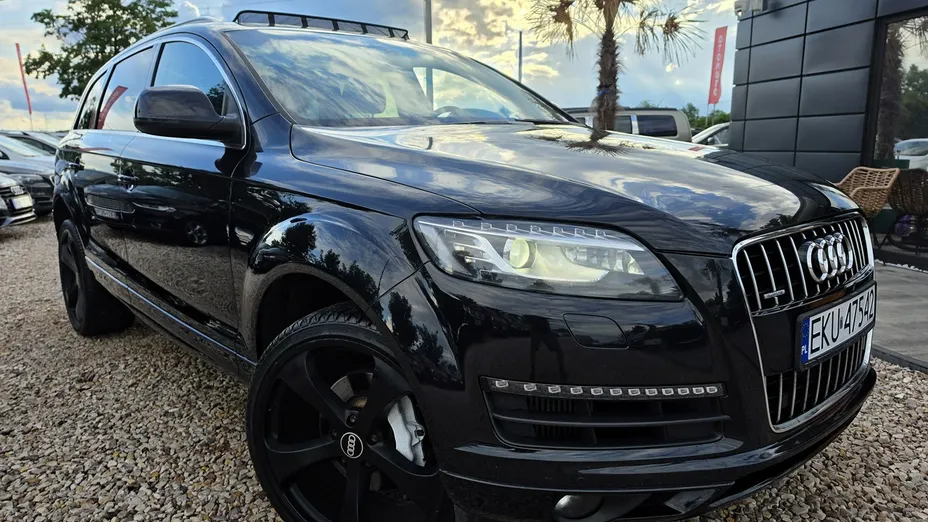 AUDI Q7 -