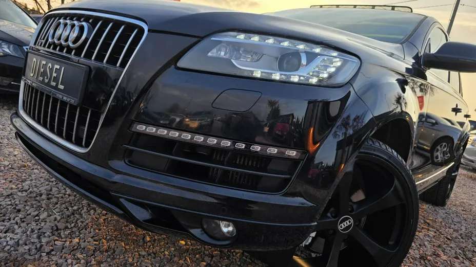 AUDI Q7 -