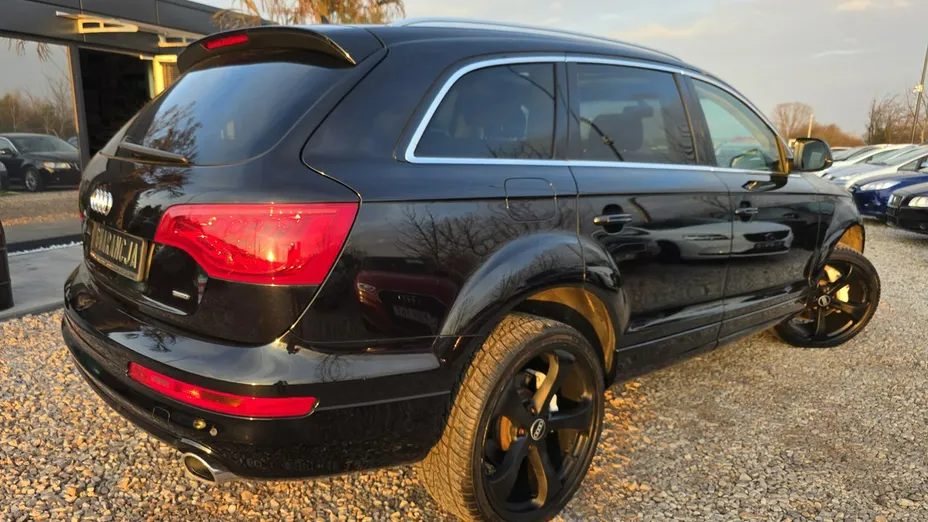 AUDI Q7 -
