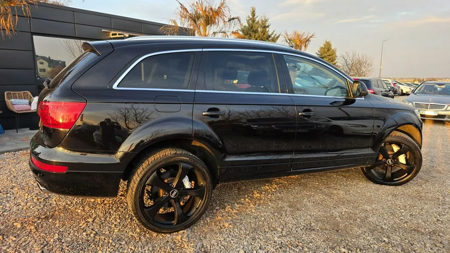 AUDI Q7 -