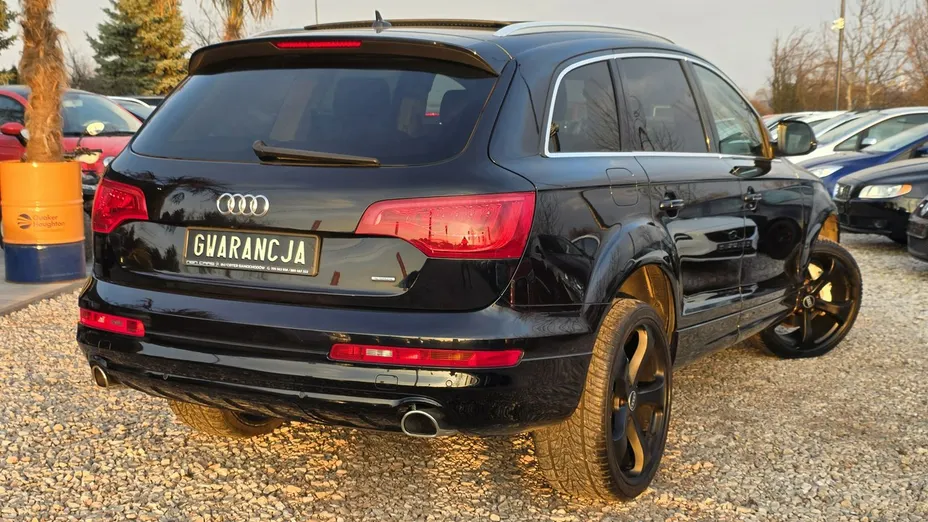 AUDI Q7 -