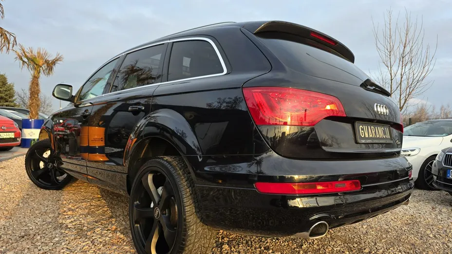 AUDI Q7 -