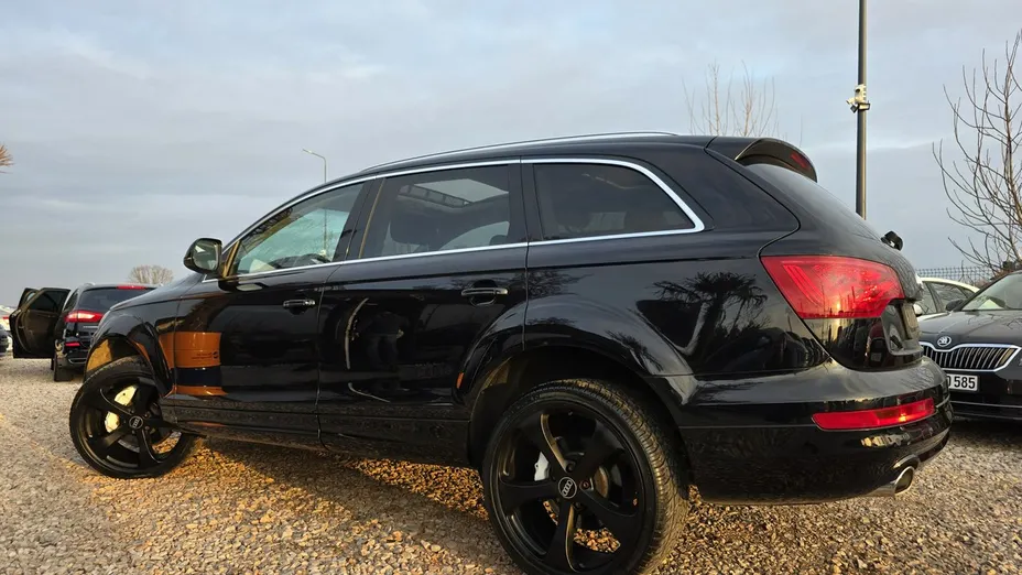 AUDI Q7 -