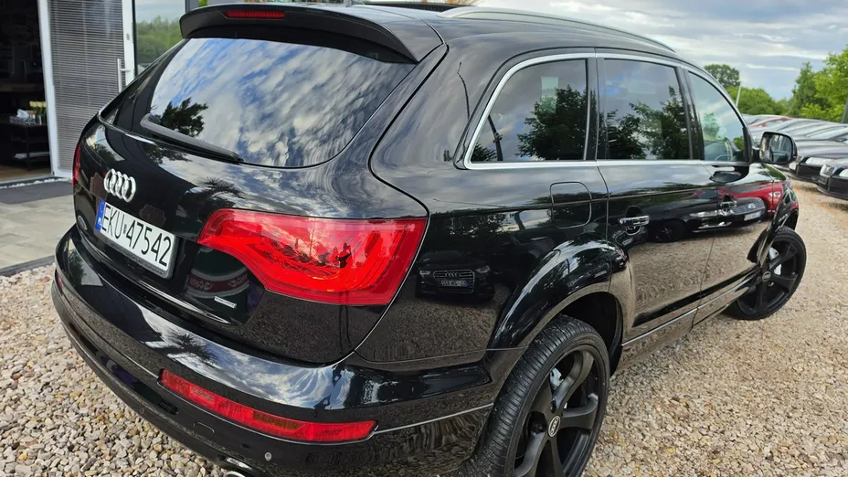 AUDI Q7 -