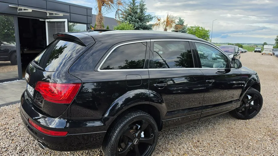 AUDI Q7 -