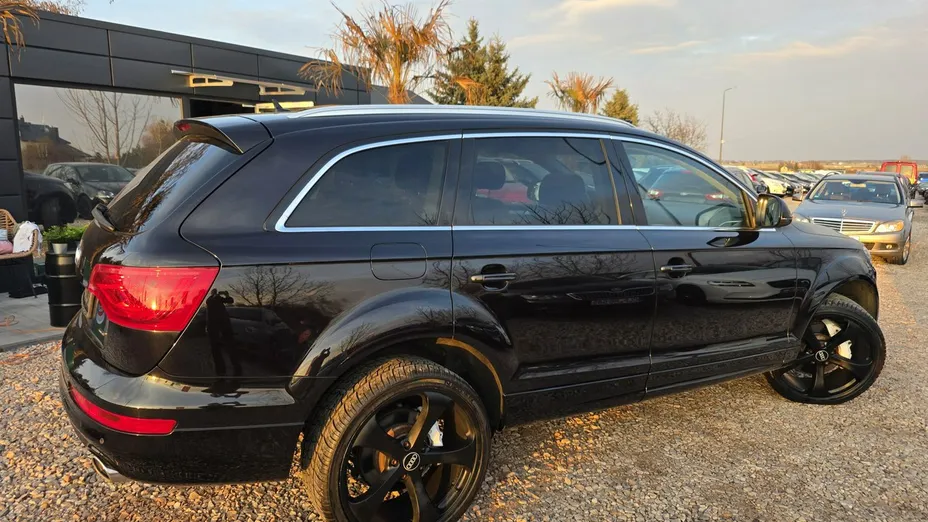 AUDI Q7 -
