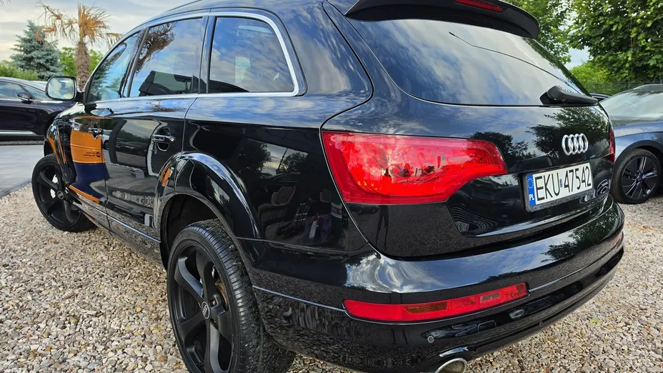AUDI Q7 -