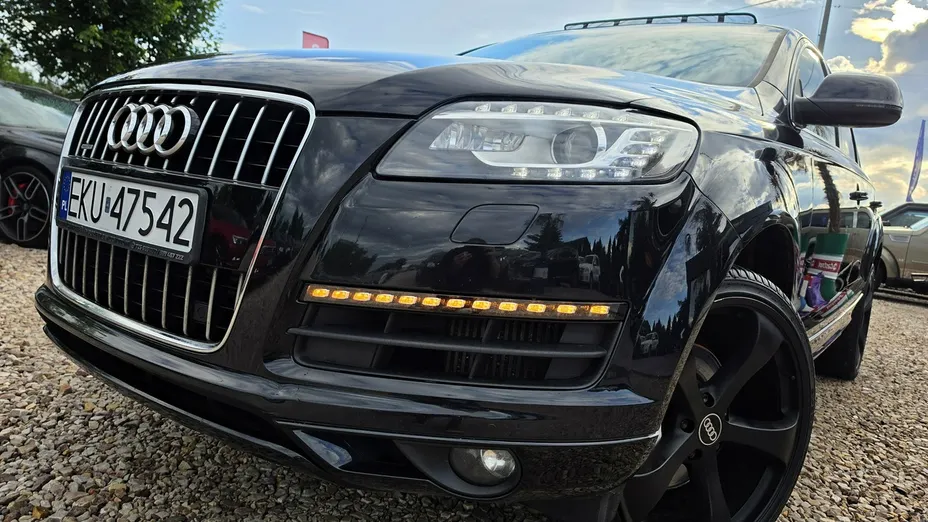 AUDI Q7 -