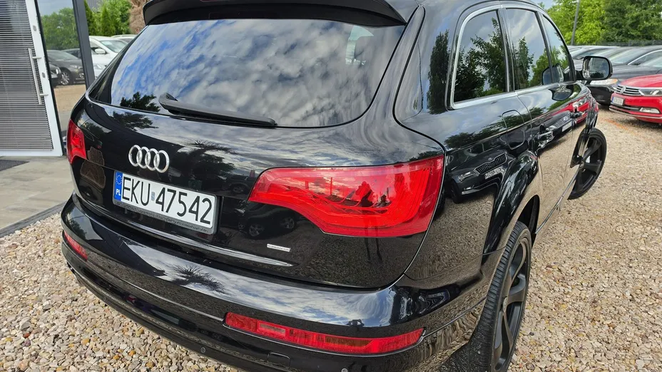 AUDI Q7 -
