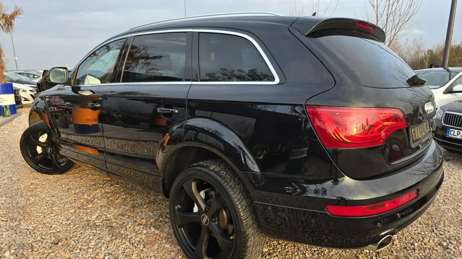 AUDI Q7 -