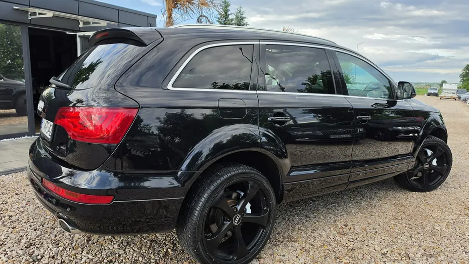 AUDI Q7 -