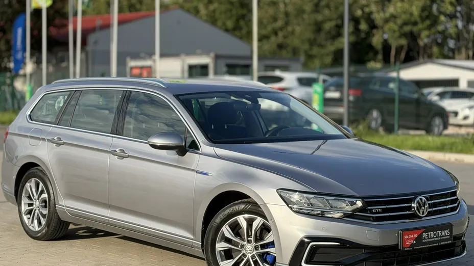 VOLKSWAGEN Passat -