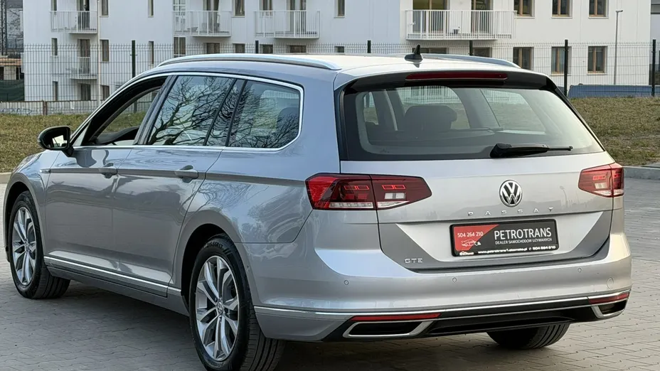 VOLKSWAGEN Passat -