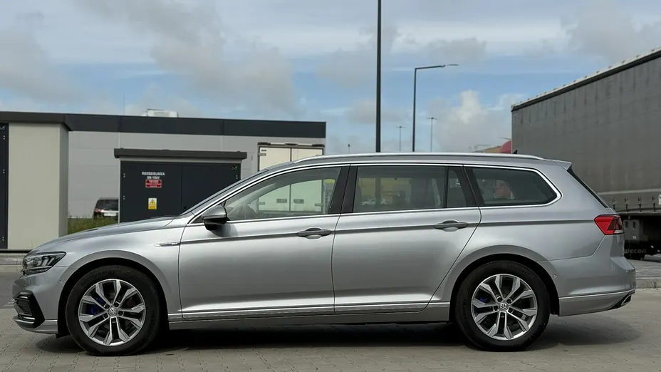 VOLKSWAGEN Passat -