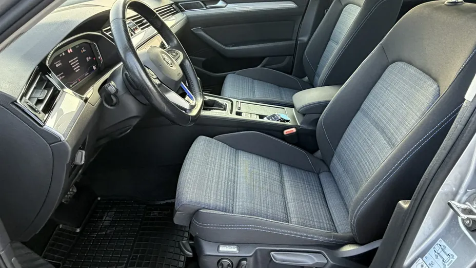 VOLKSWAGEN Passat -